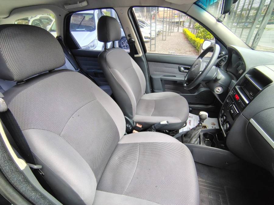 FIAT - PALIO - 2005/2006 - Preta - R$ 26.800,00