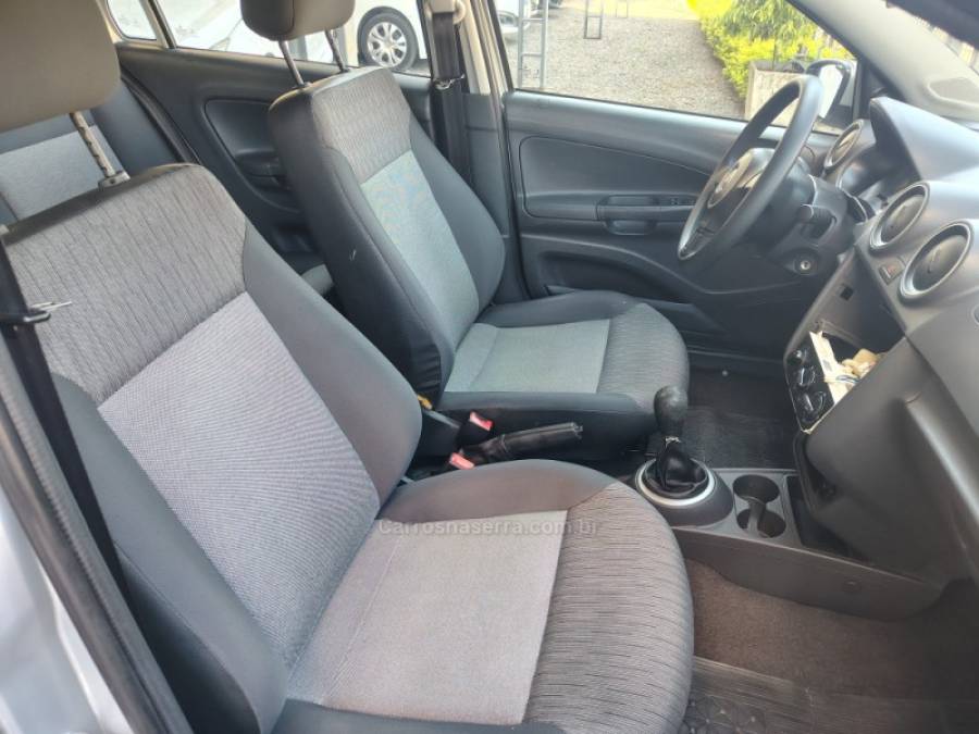 VOLKSWAGEN - GOL - 2013/2014 - Prata - R$ 37.000,00