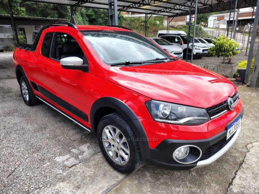 VOLKSWAGEN - SAVEIRO - 2013/2014 - Vermelha - R$ 64.000,00