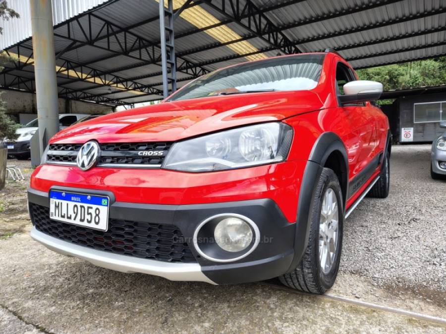 VOLKSWAGEN - SAVEIRO - 2013/2014 - Vermelha - R$ 64.000,00