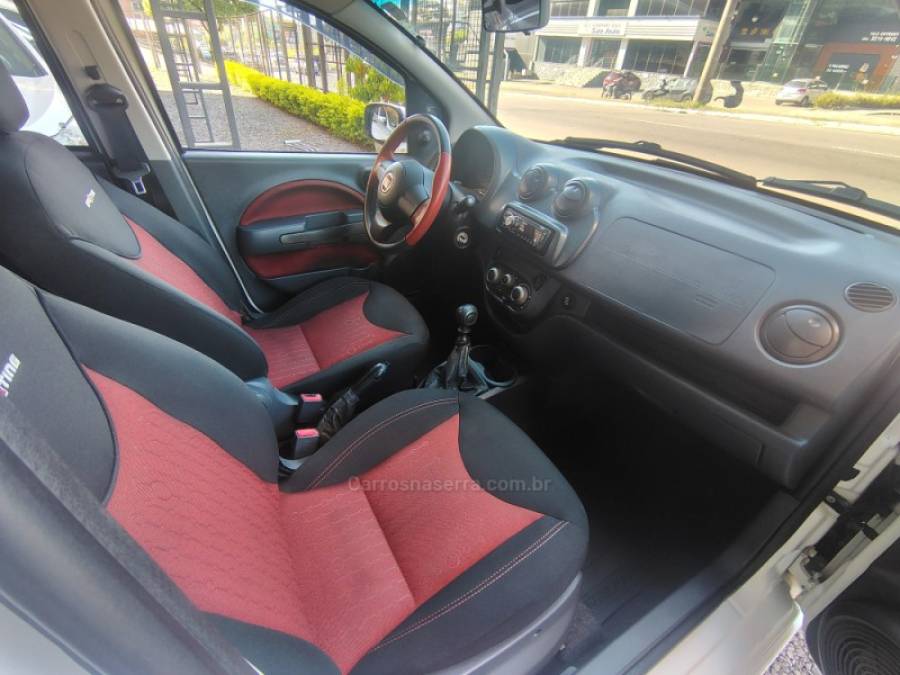 FIAT - UNO - 2013/2014 - Branca - R$ 42.900,00