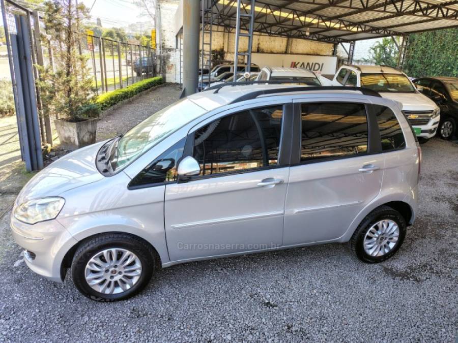 FIAT - IDEA - 2011/2012 - Prata - R$ 34.000,00