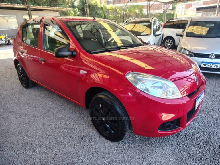 RENAULT - SANDERO - 2011/2012 - Vermelha - R$ 27.900,00