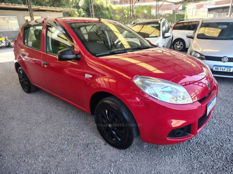 RENAULT - SANDERO - 2011/2012 - Vermelha - R$ 27.900,00