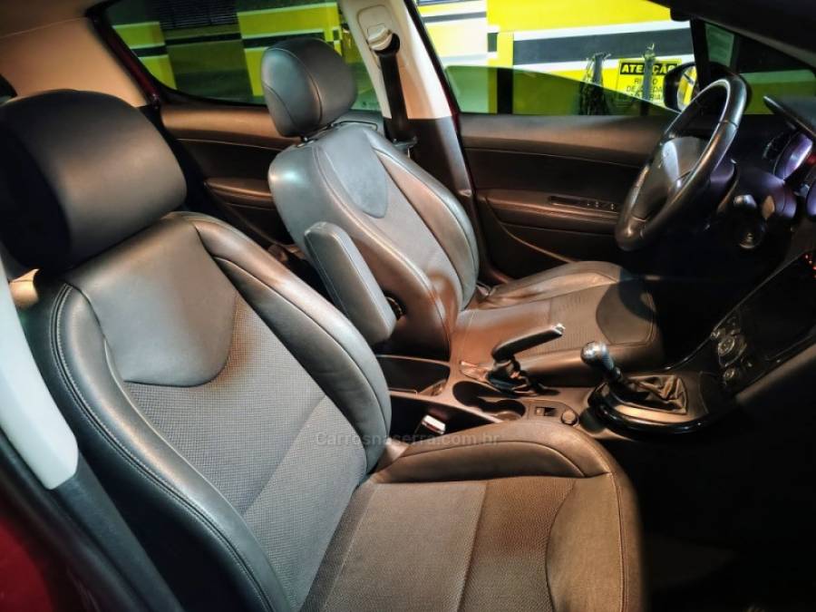 PEUGEOT - 308 - 2015/2016 - Vermelha - R$ 55.000,00