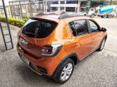 RENAULT - SANDERO - 2014/2015 - Laranja - R$ 45.900,00