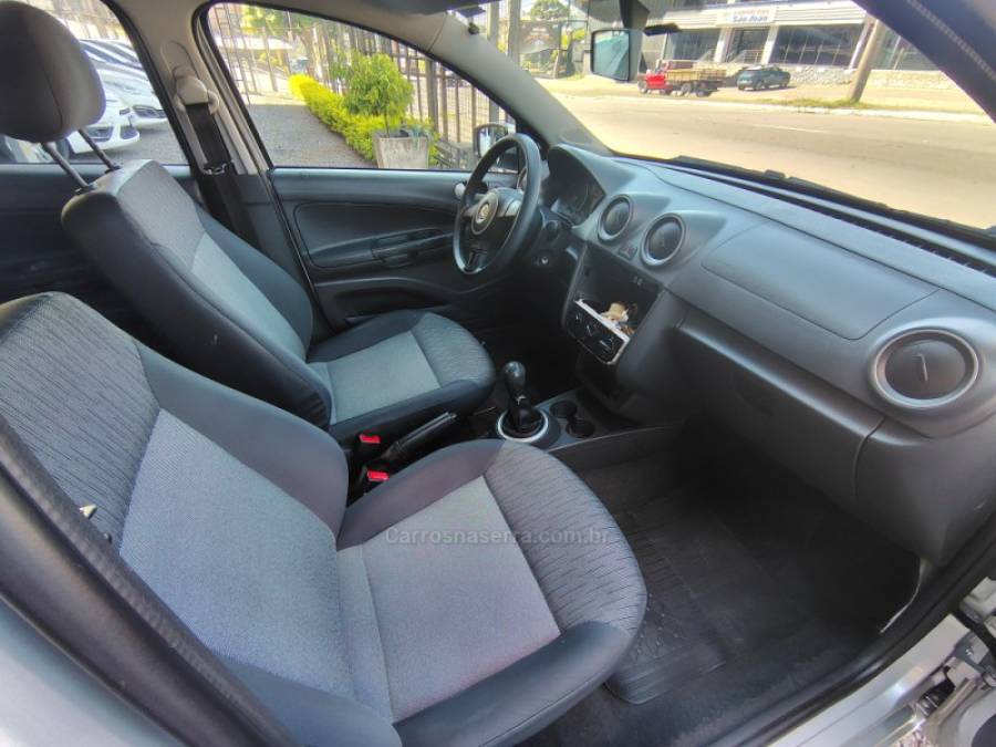 VOLKSWAGEN - GOL - 2013/2014 - Prata - R$ 37.000,00