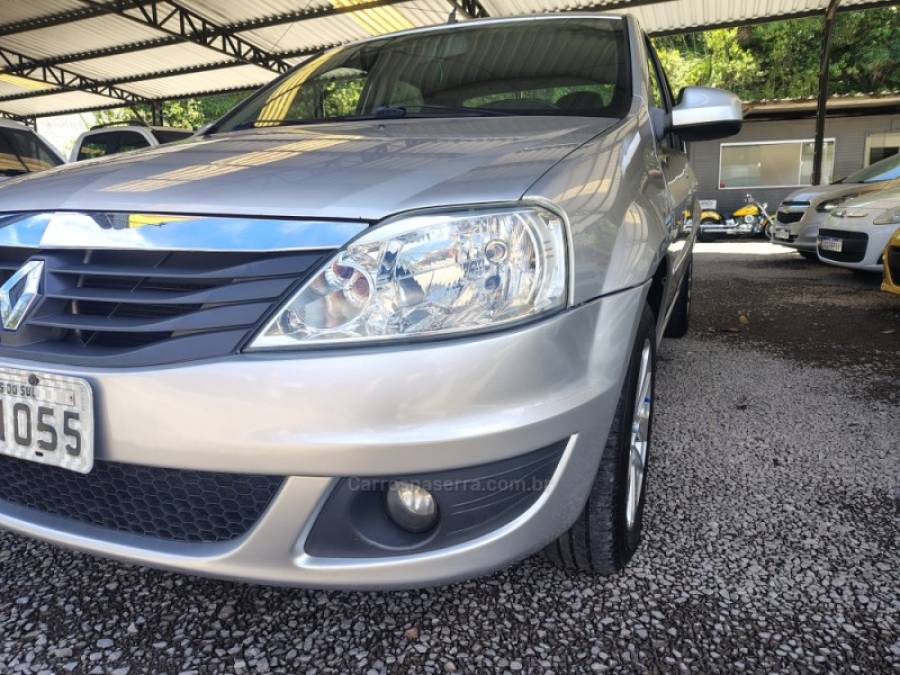 RENAULT - LOGAN - 2011/2011 - Prata - R$ 25.000,00