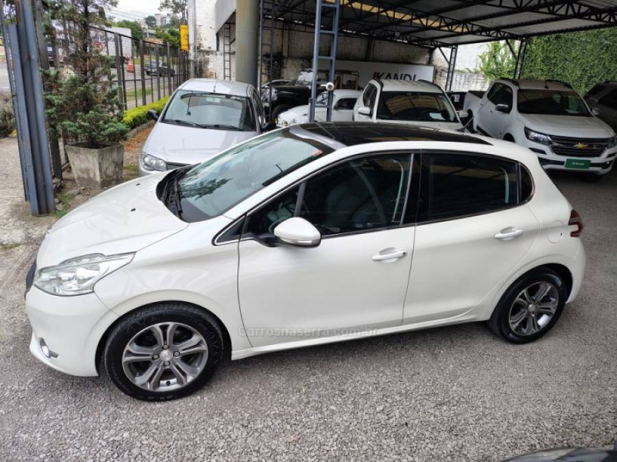 PEUGEOT - 208 - 2014/2015 - Branca - R$ 46.500,00