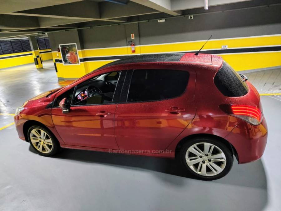 PEUGEOT - 308 - 2015/2016 - Vermelha - R$ 55.000,00