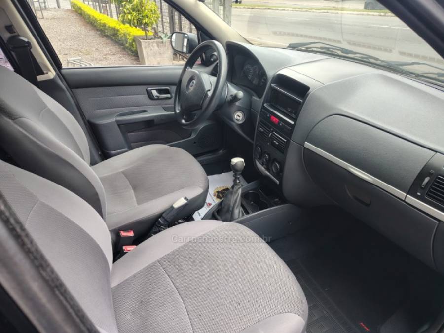FIAT - PALIO - 2005/2006 - Preta - R$ 26.800,00