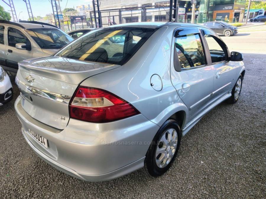 CHEVROLET - PRISMA - 2011/2012 - Prata - R$ 32.900,00