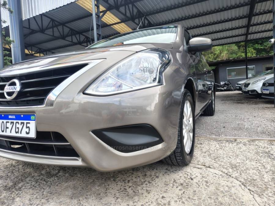 NISSAN - VERSA - 2018/2018 - Cinza - R$ 57.900,00