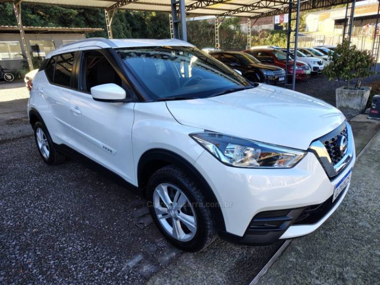 NISSAN - KICKS - 2018/2018 - Branca - R$ 77.000,00