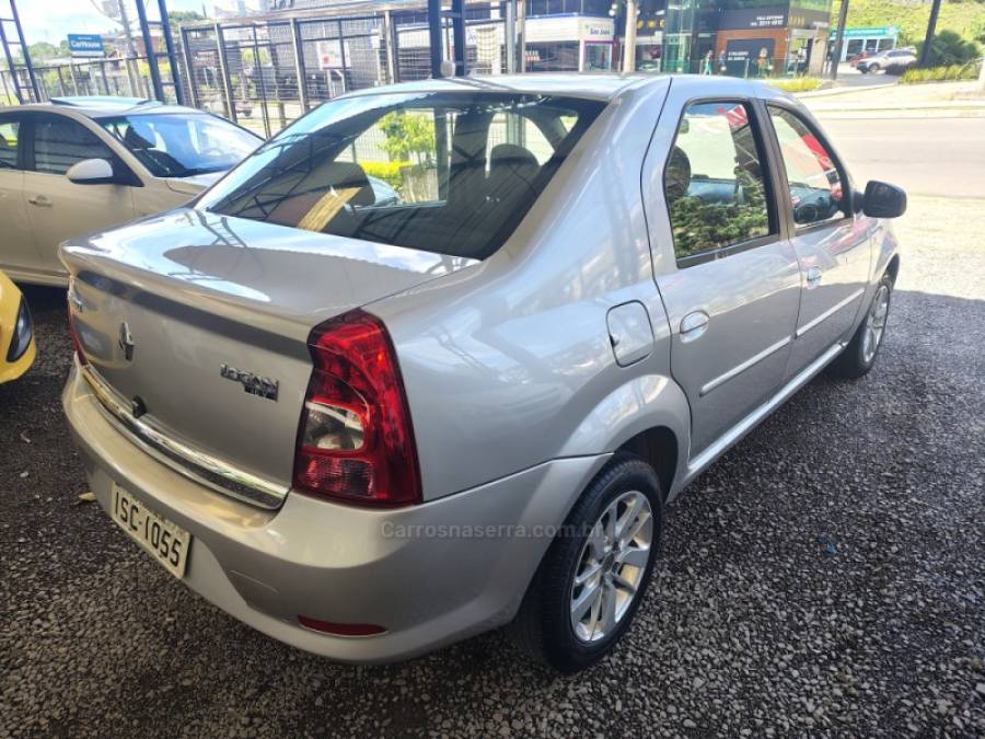 RENAULT - LOGAN - 2011/2011 - Prata - R$ 25.000,00