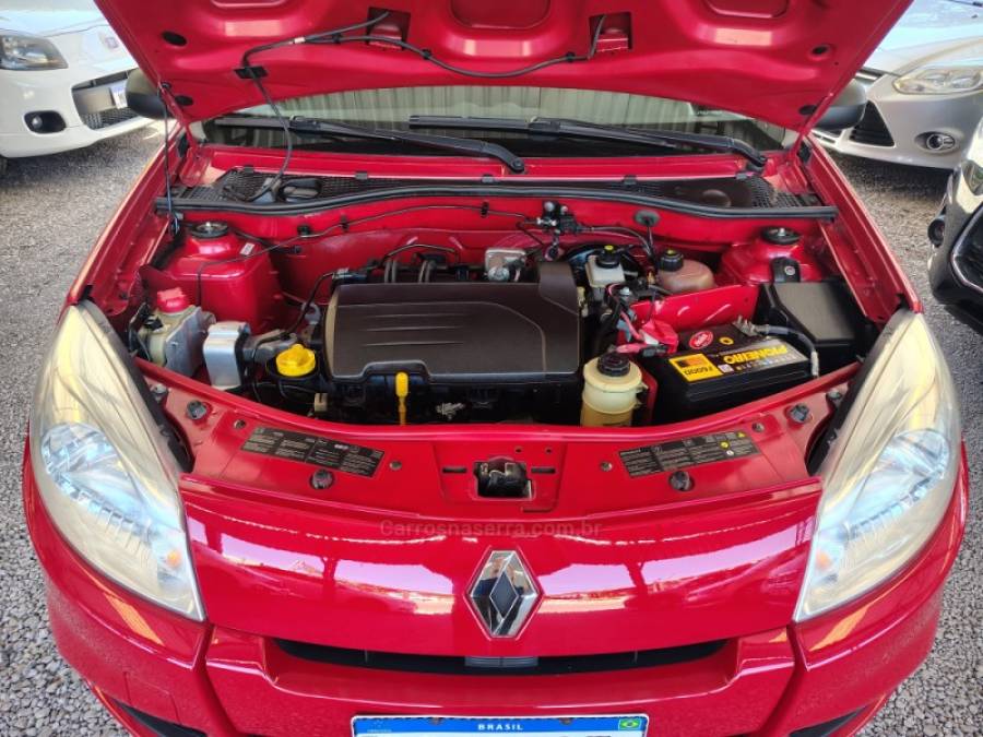 RENAULT - SANDERO - 2011/2012 - Vermelha - R$ 27.900,00