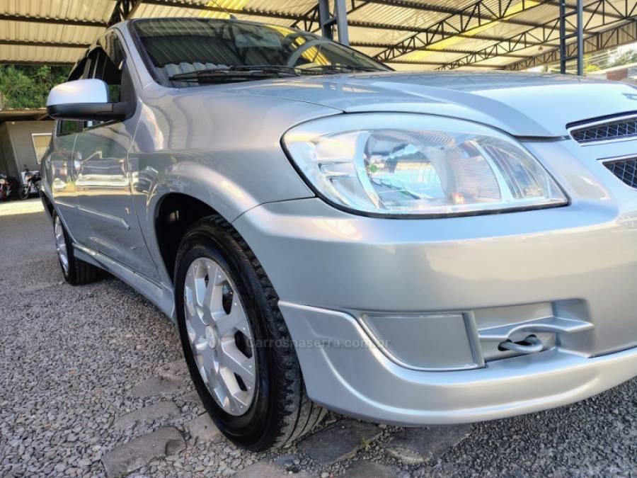 CHEVROLET - PRISMA - 2011/2012 - Prata - R$ 32.900,00