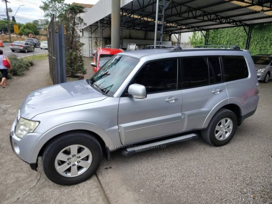 MITSUBISHI - PAJERO - 2007/2008 - Prata - R$ 85.000,00