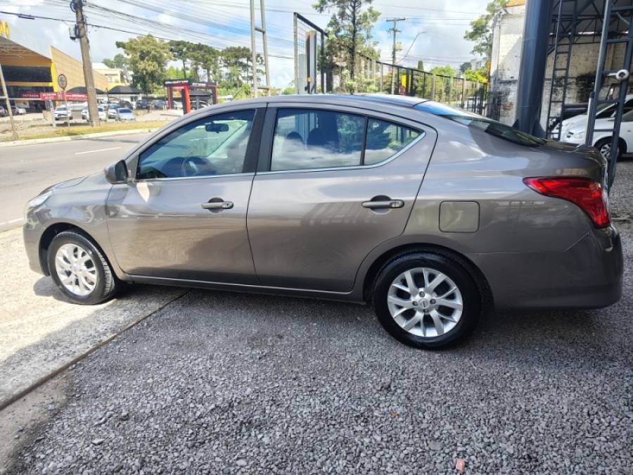 NISSAN - VERSA - 2018/2018 - Cinza - R$ 57.900,00
