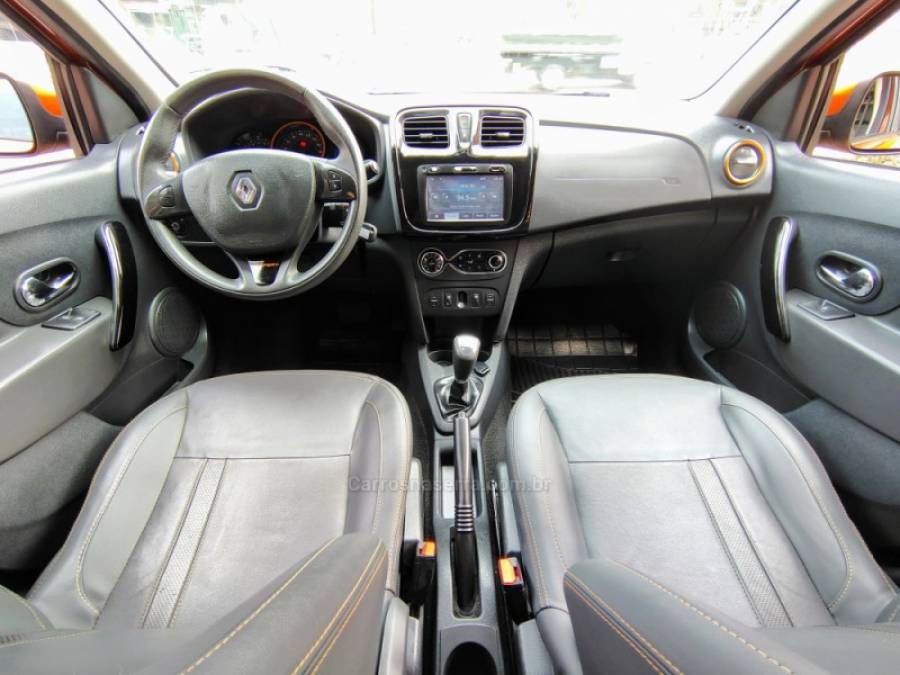 RENAULT - SANDERO - 2014/2015 - Laranja - R$ 45.900,00