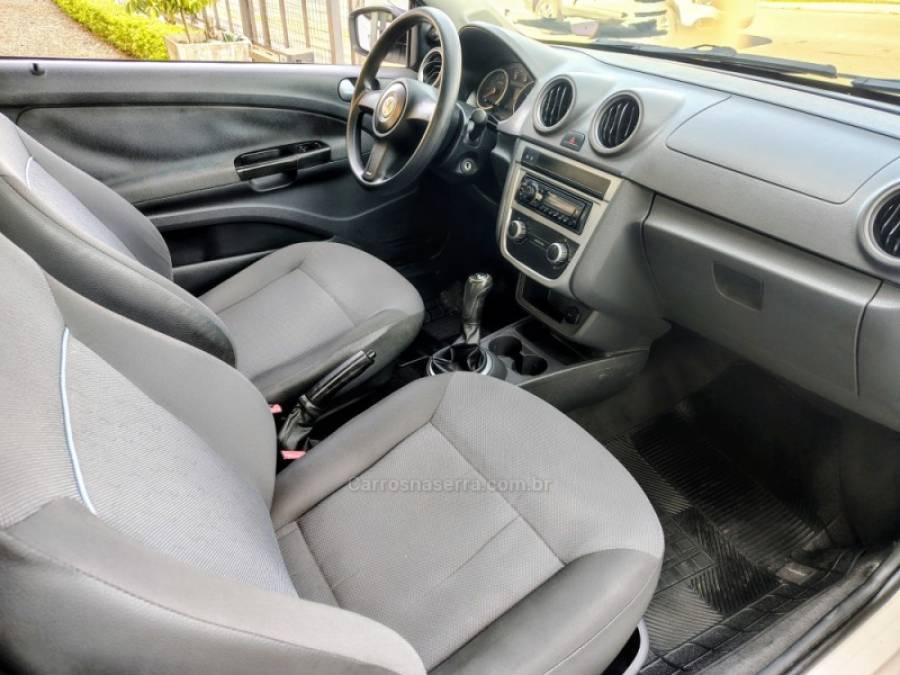 VOLKSWAGEN - SAVEIRO - 2012/2013 - Branca - R$ 42.900,00