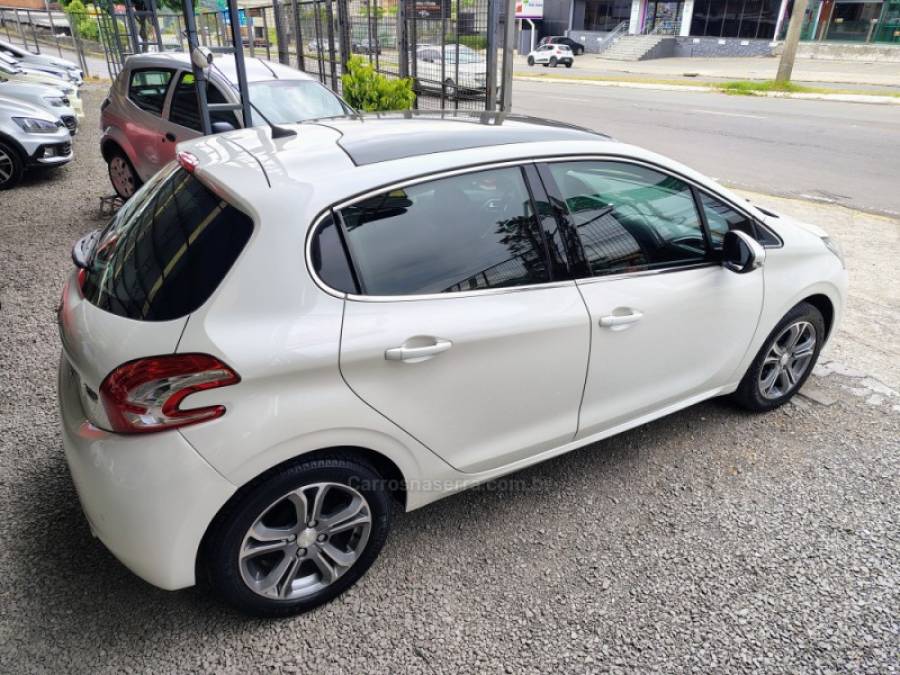 PEUGEOT - 208 - 2014/2015 - Branca - R$ 46.500,00