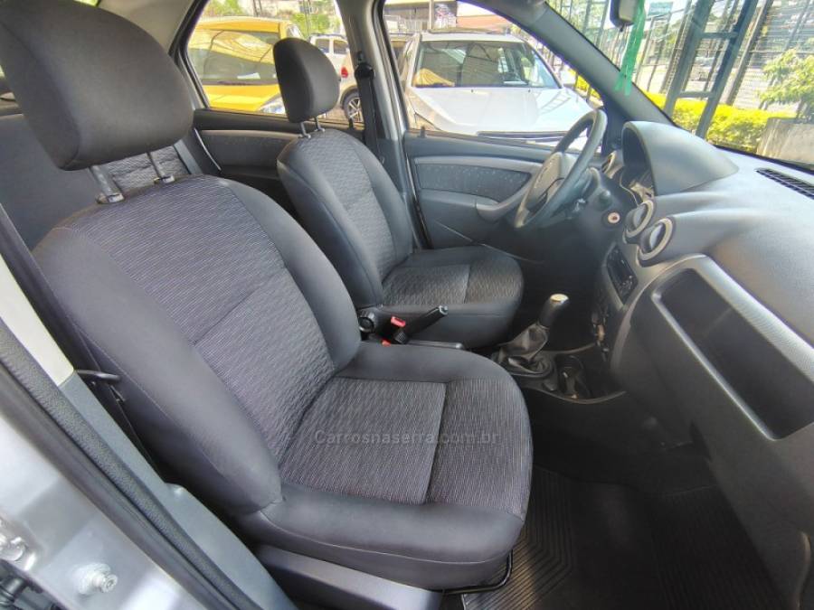 RENAULT - LOGAN - 2011/2011 - Prata - R$ 25.000,00