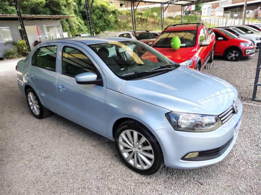 VOLKSWAGEN - VOYAGE - 2014/2015 - Prata - R$ 43.000,00