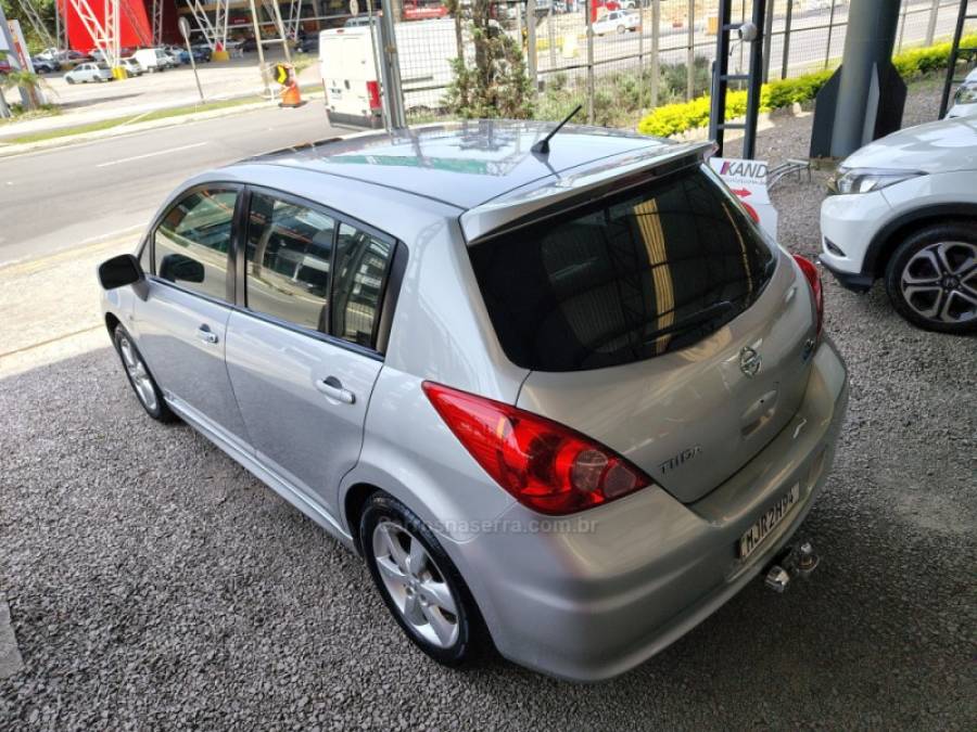 NISSAN - TIIDA - 2012/2013 - Prata - R$ 39.000,00