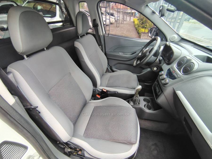 CHEVROLET - MONTANA - 2015/2016 - Branca - R$ 47.800,00