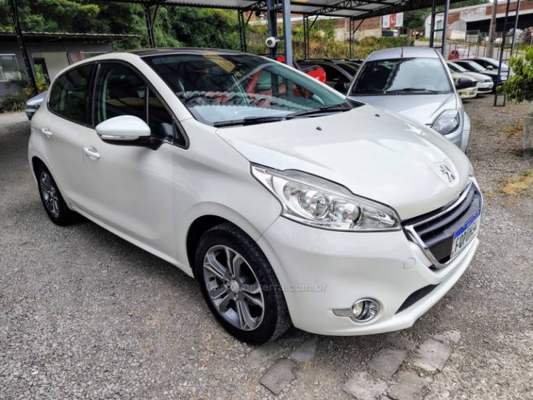 PEUGEOT - 208 - 2014/2015 - Branca - R$ 46.500,00