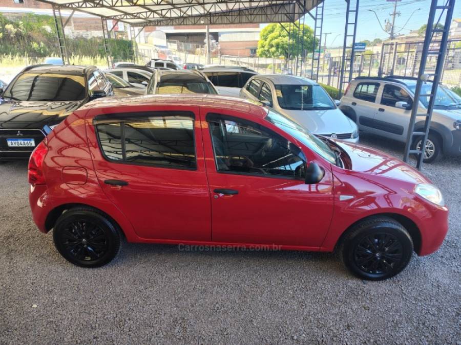 RENAULT - SANDERO - 2011/2012 - Vermelha - R$ 27.900,00